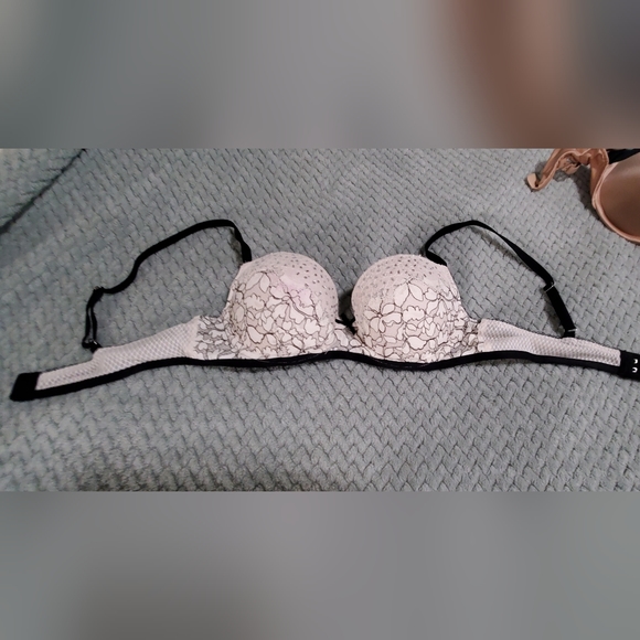 Victoria's Secret Other - Victoria Secret 34B Bra